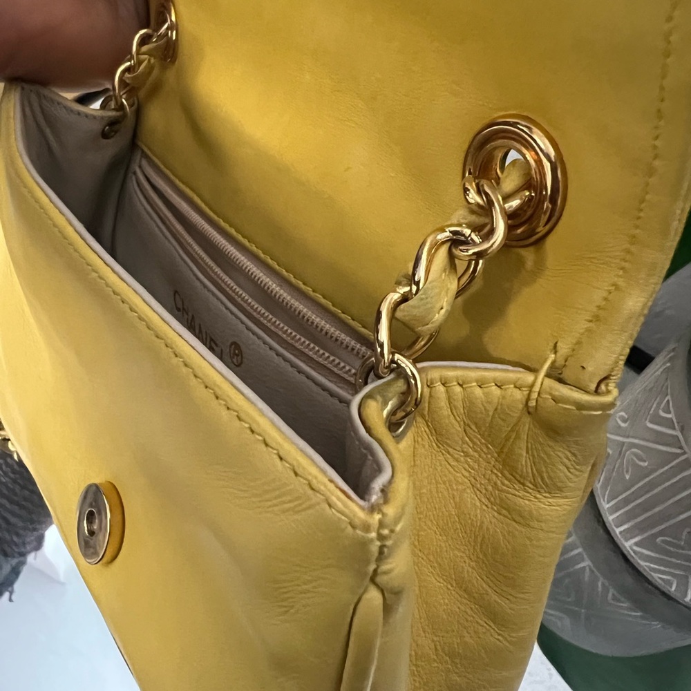 Yellow cute GUARANTEED AUTH CHANEL LAMBSKIN VINTAGE SHOULDER BAG - Picture 13 of 13